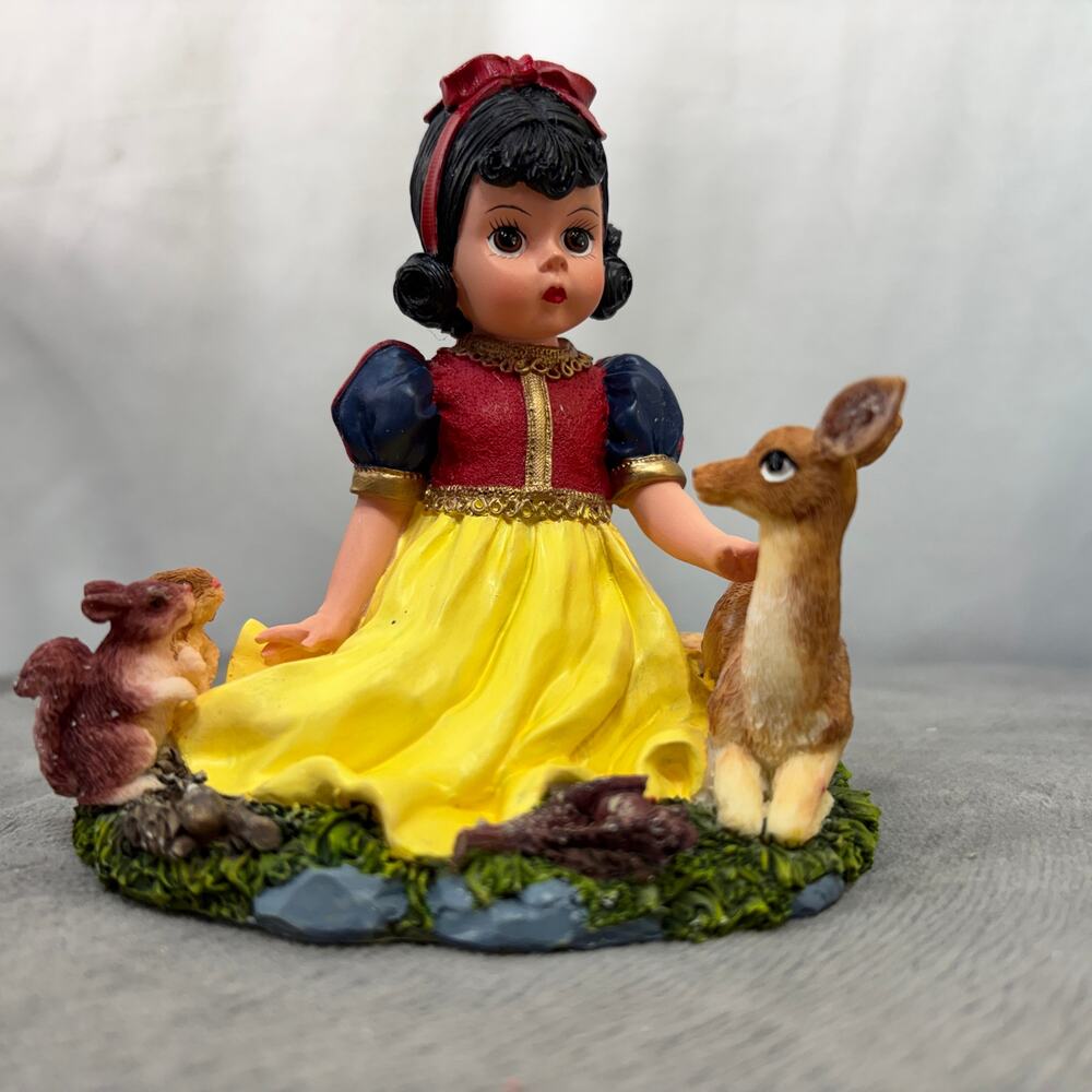 Snow White Figurine Classic Collectibles by Madame Alexander Boxed 1999